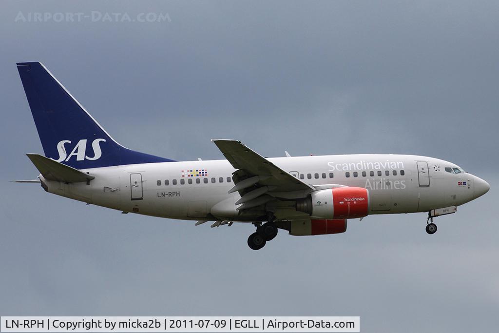 LN-RPH, 1999 Boeing 737-683 C/N 28605, Landing