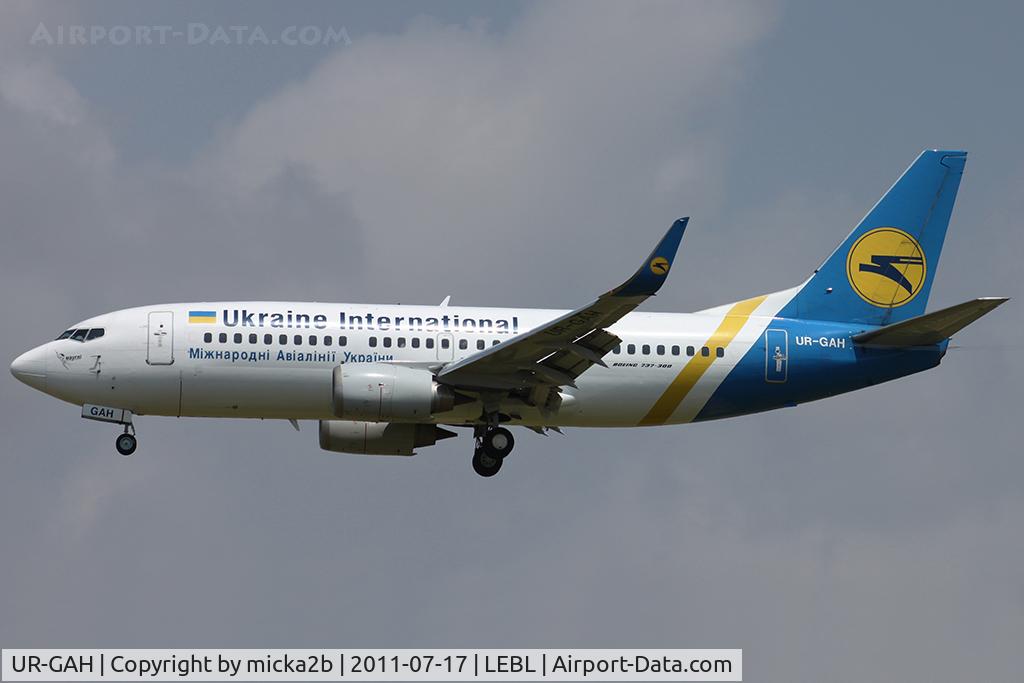 UR-GAH, 1999 Boeing 737-32Q C/N 29130, Landing