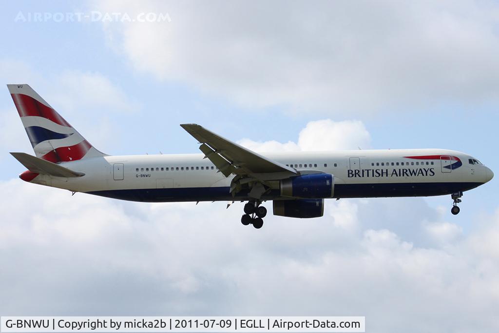 G-BNWU, 1993 Boeing 767-336 C/N 25829, Landing