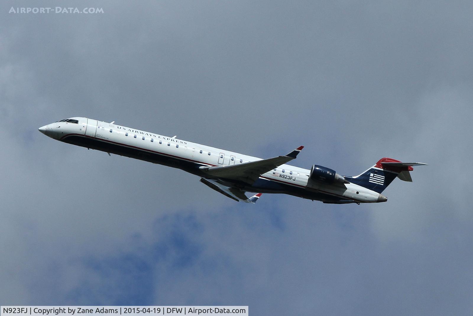 N923FJ, 2004 Bombardier CRJ-900ER (CL-600-2D24) C/N 15023, Departing DFW Airport