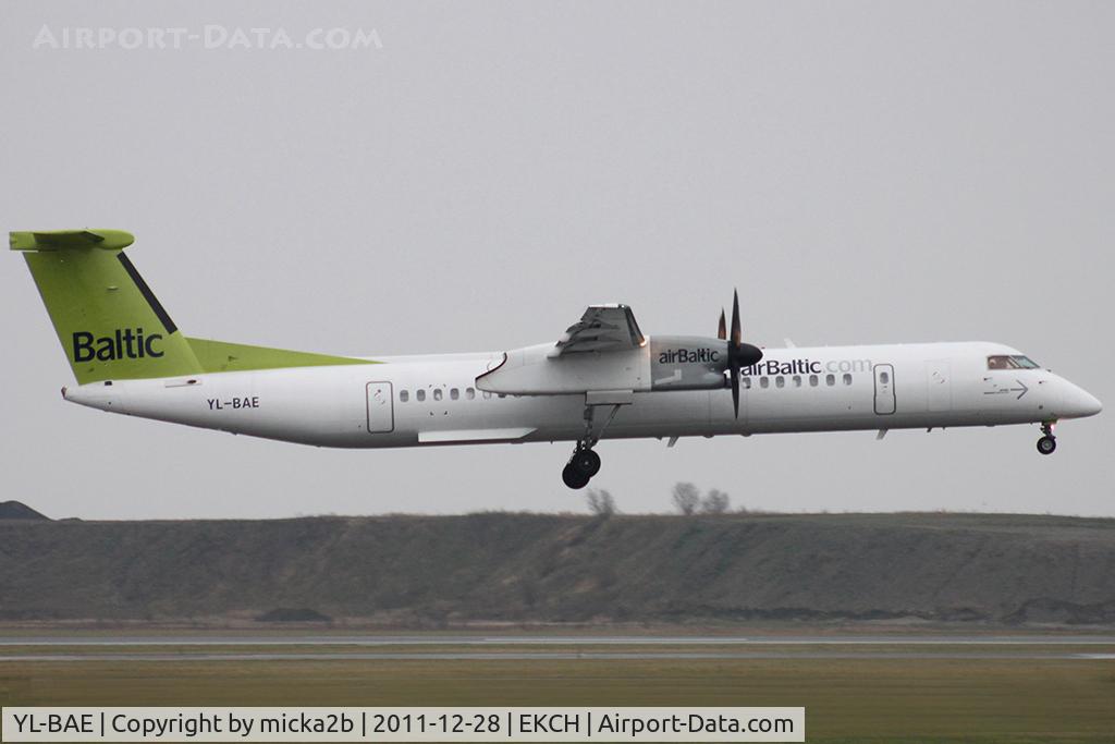 YL-BAE, 2009 Bombardier DHC-8-402 Dash 8 C/N 4289, Landing