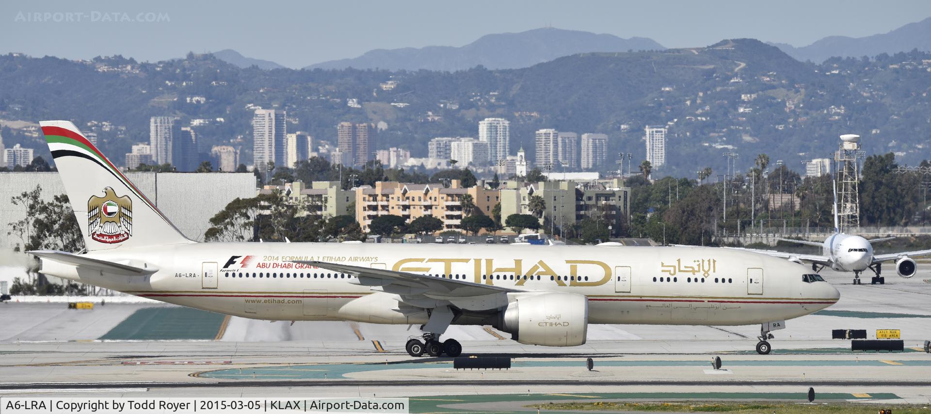 A6-LRA, 2007 Boeing 777-237/LR C/N 36300, Taxiing to gate