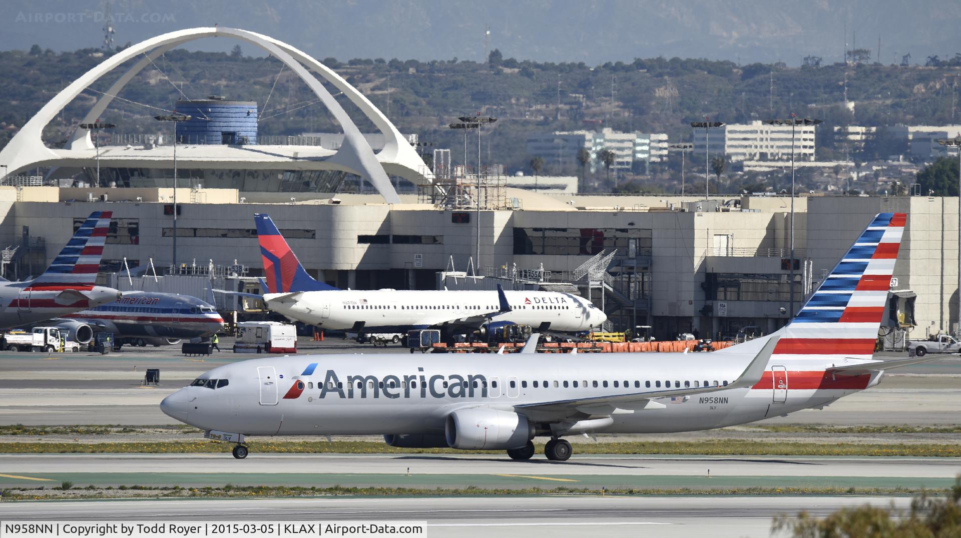 N958NN, 2014 Boeing 737-823 C/N 31203, Taxiing to gate at LAX