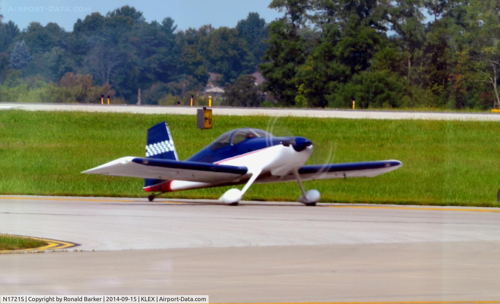 N1721S, Vans RV-7 C/N 001 (N1721S), Taxi Lexington