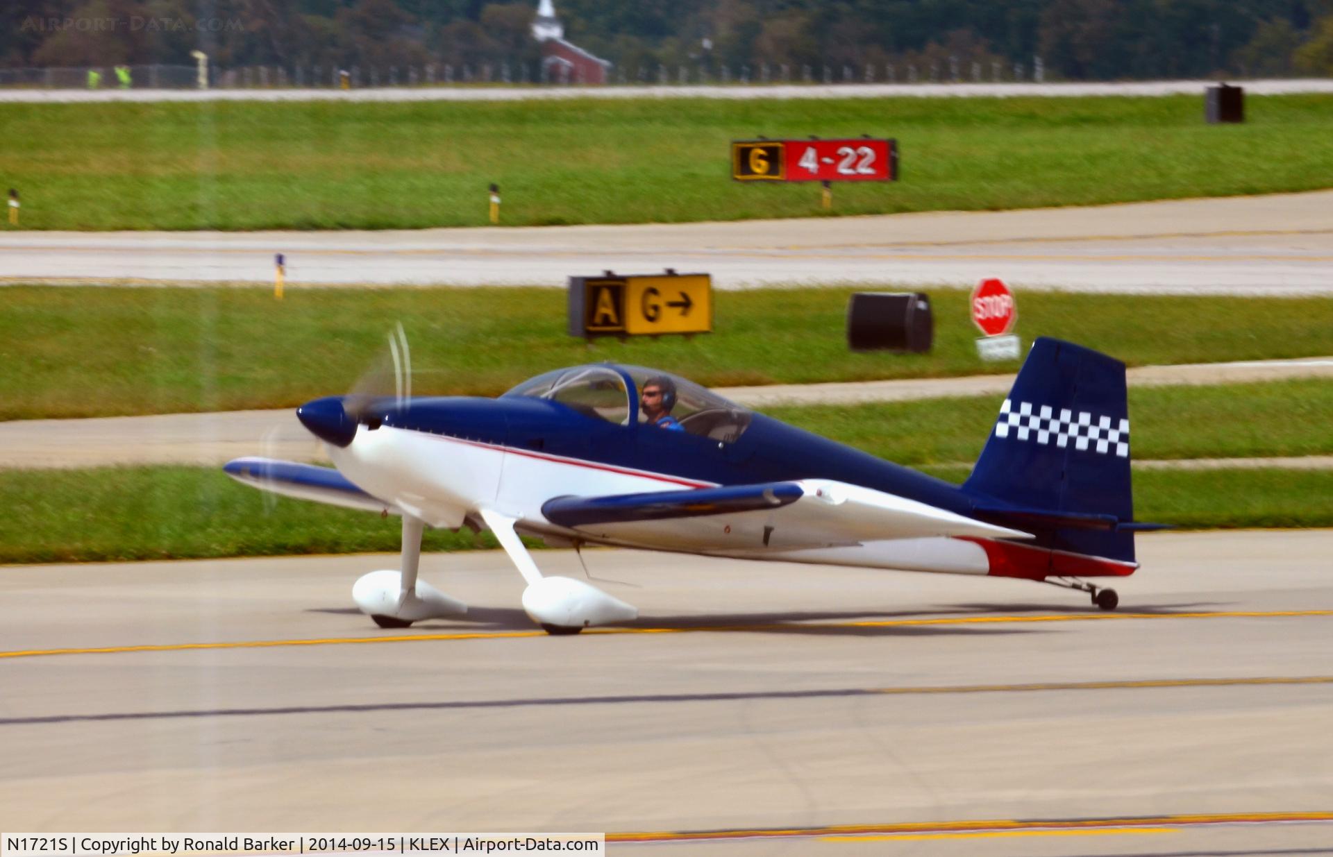N1721S, Vans RV-7 C/N 001 (N1721S), Taxi Lexington