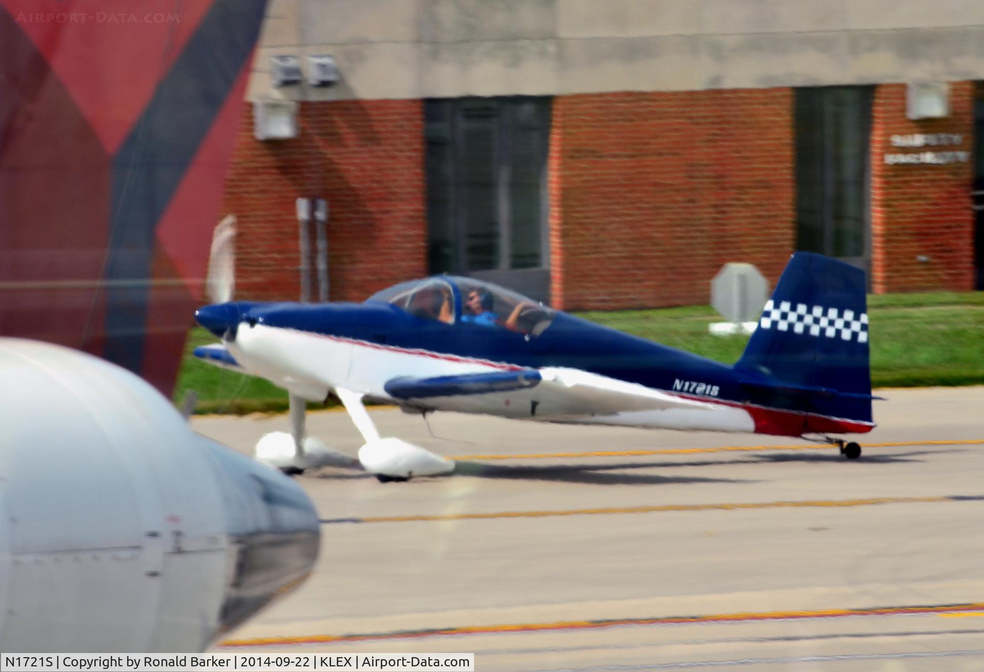 N1721S, Vans RV-7 C/N 001 (N1721S), Taxi Lexington