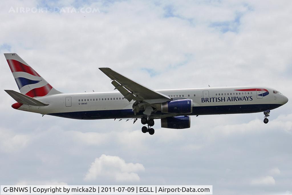 G-BNWS, 1992 Boeing 767-336 C/N 25826, Landing