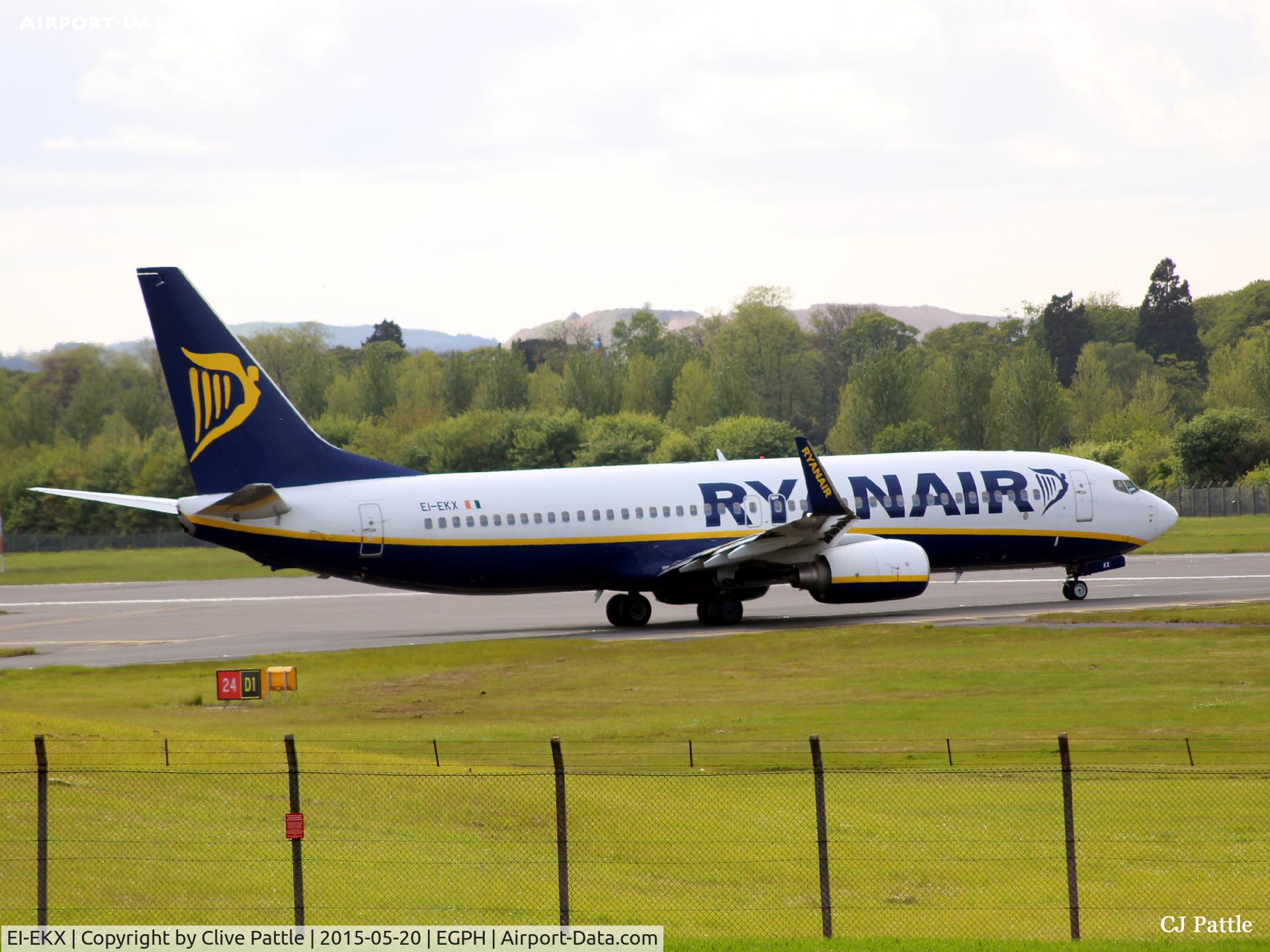 EI-EKX, 2010 Boeing 737-8AS C/N 35030, About to depart Edinburgh (EGPH)