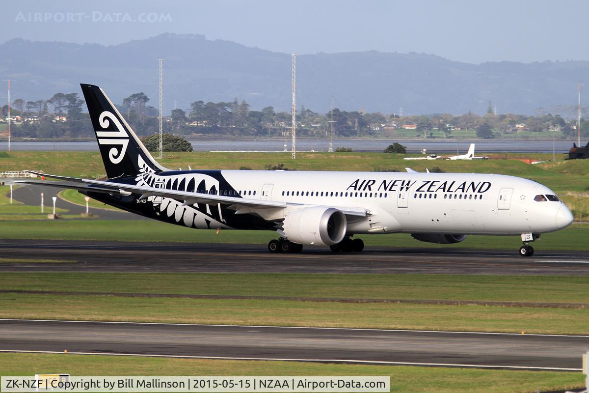 ZK-NZF, 2014 Boeing 787-9 Dreamliner C/N 34335, rolling on 23