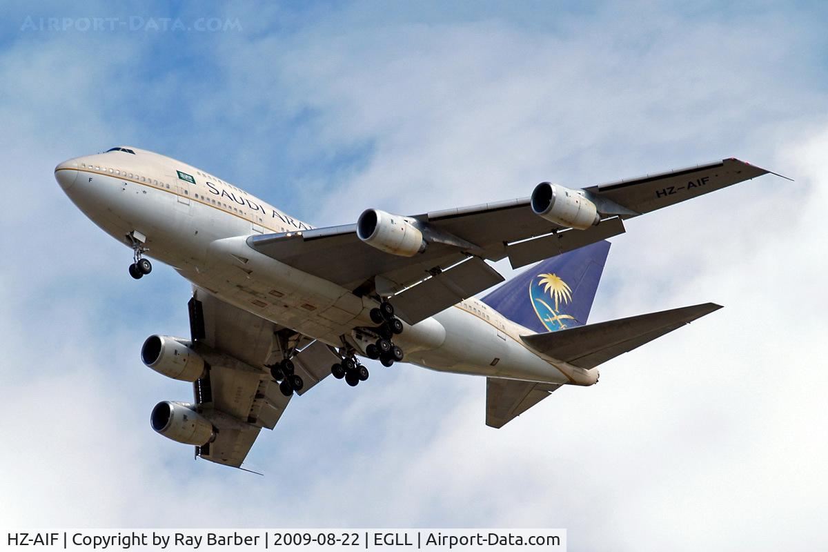 HZ-AIF, 1981 Boeing 747SP-68 C/N 22503, Boeing 747SP-68 [22503] (Saudi Arabian Royal Flight) Home~G 22/08/2009. On approach 27R.