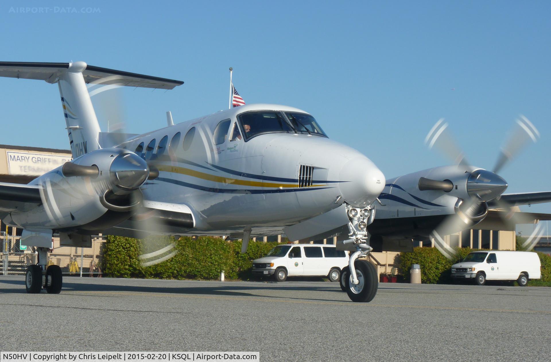 N50HV, 2004 Raytheon B200 Super King Air C/N BB-1879, A 1981 Beechcraft King Air 200 from Hayward, CA taxing out of San Carlos Airport, CA after dropping off some passengers.
