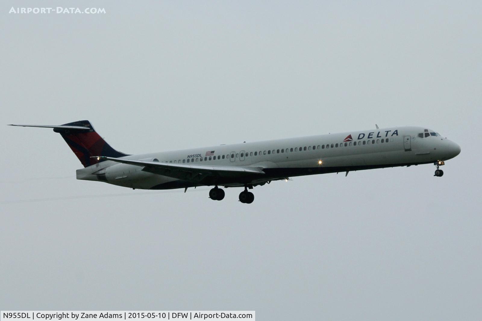 N955DL, 1990 McDonnell Douglas MD-88 C/N 49886, Landing at DFW Airport