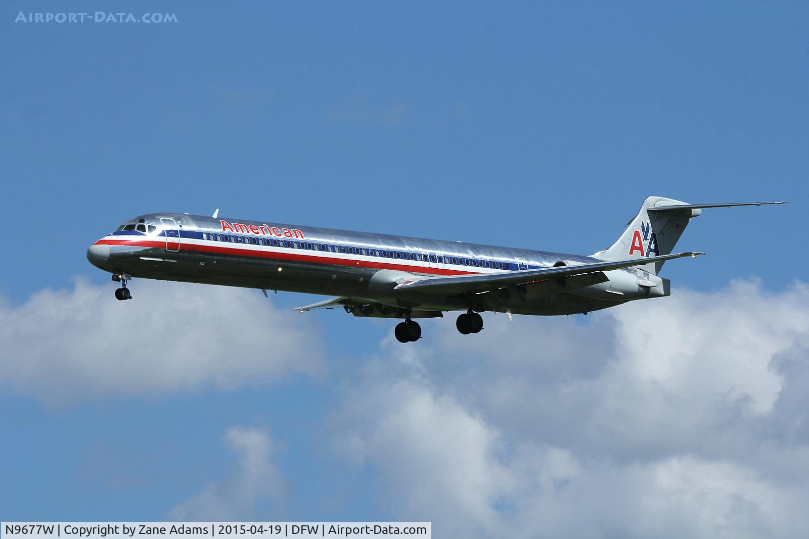 N9677W, 1999 McDonnell Douglas MD-83 (DC-9-83) C/N 53627, Landing at DFW Airport