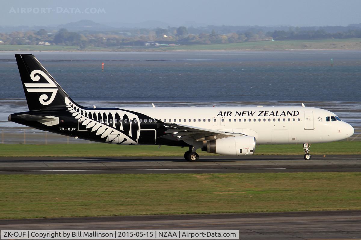 ZK-OJF, 2003 Airbus A320-232 C/N 2153, rolling on 23