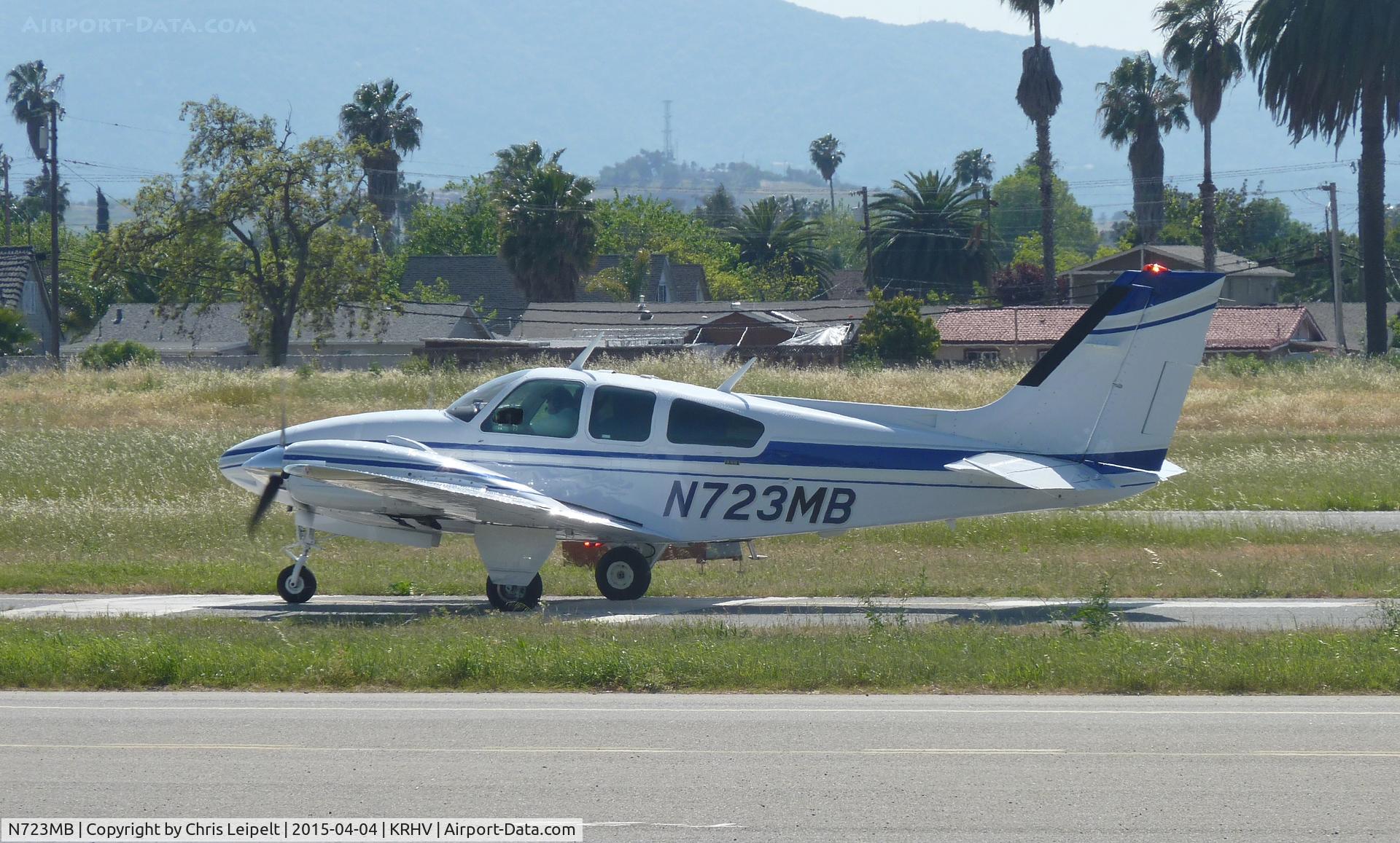N723MB, 1972 Beech E-55 Baron C/N TE-856, A transient 1972 Beechcraft Baron E-55 (Irvine, CA) visiting Reid Hillview Airport, CA to drop off some passengers.