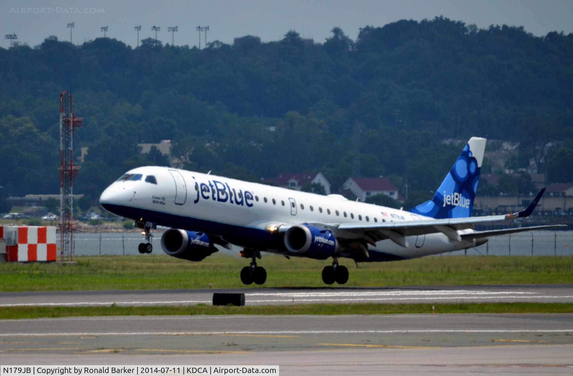 N179JB, 2005 Embraer 190AR (ERJ-190-100IGW) C/N 19000006, Landing DCA