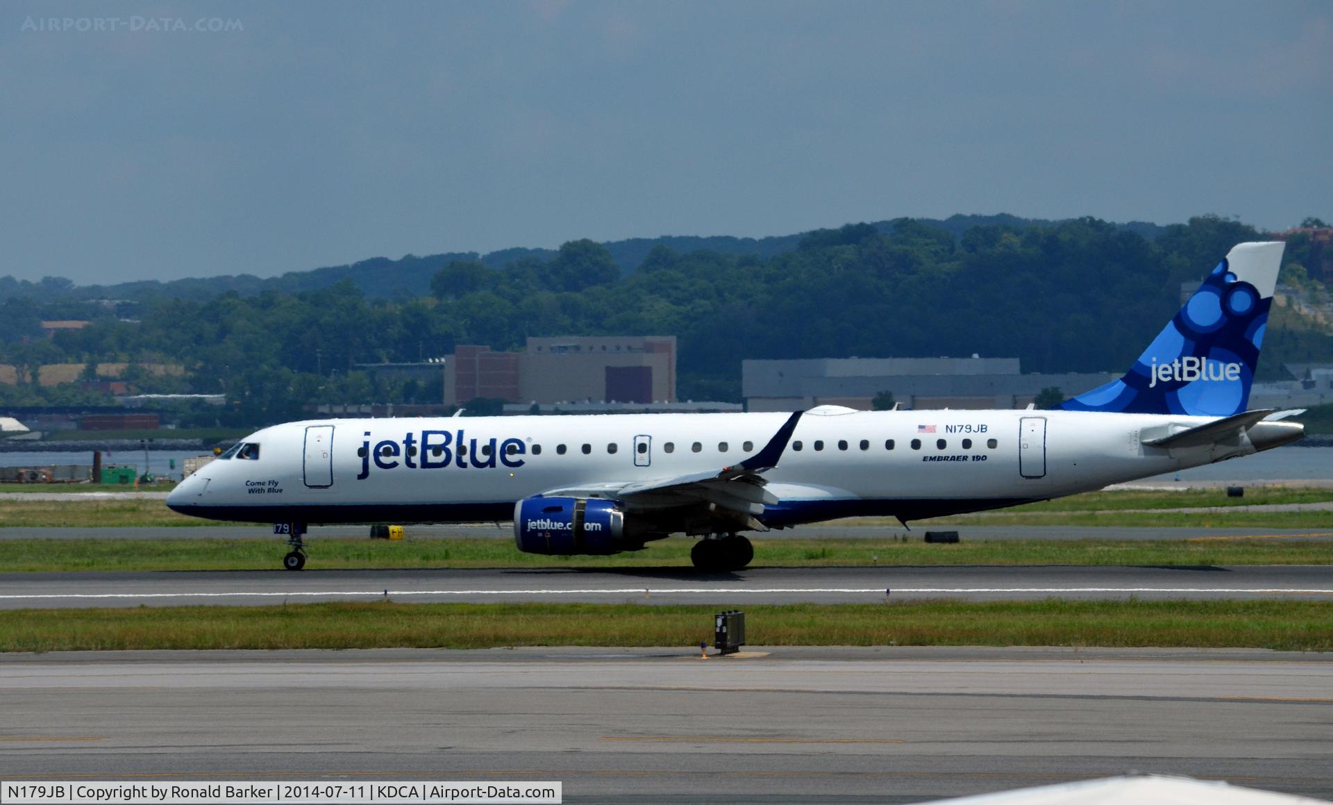 N179JB, 2005 Embraer 190AR (ERJ-190-100IGW) C/N 19000006, Landing roll DCA