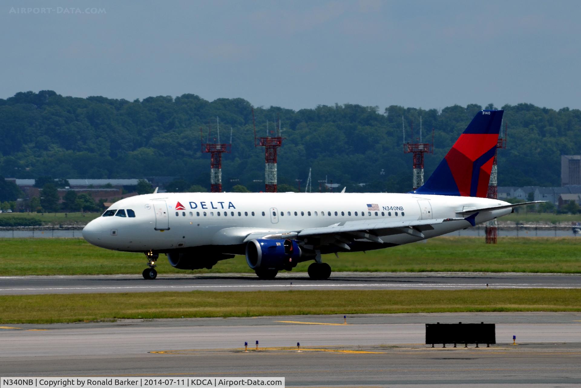 N340NB, 2002 Airbus A319-114 C/N 1714, Landing roll DCA