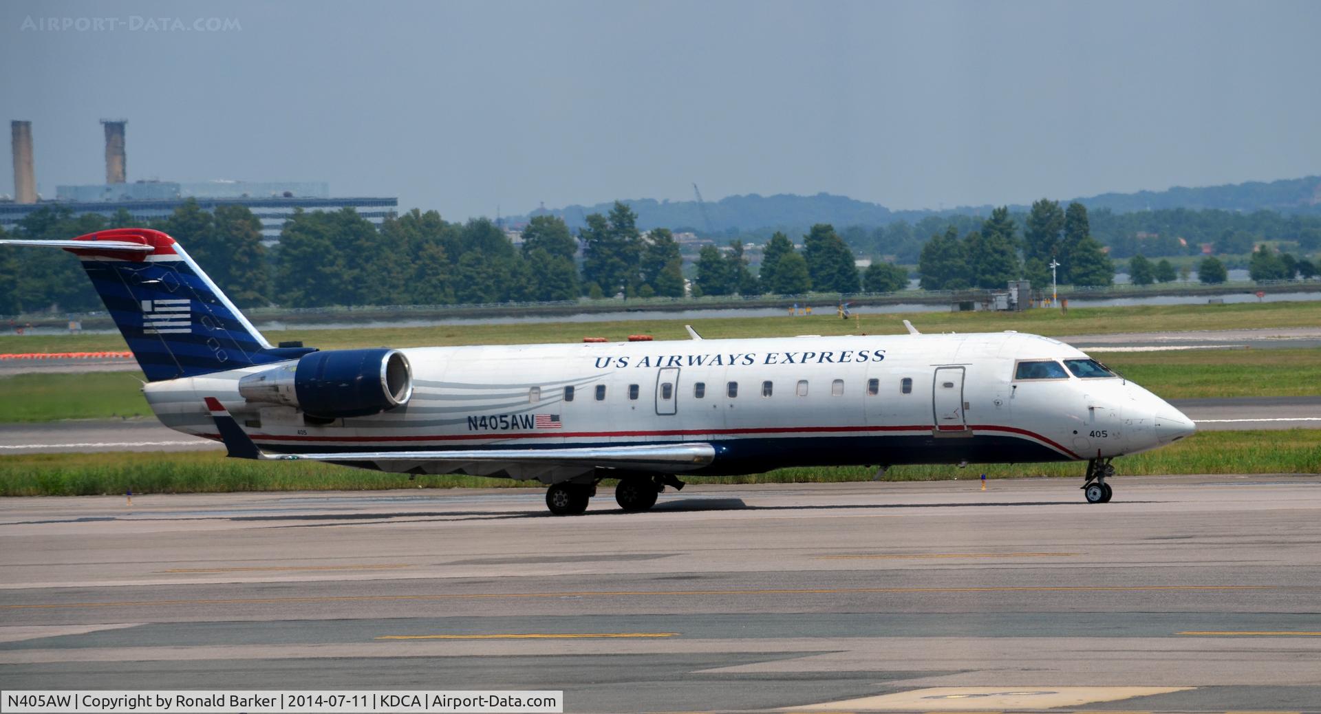 N405AW, 1999 Bombardier CRJ-200LR (CL-600-2B19) C/N 7362, Taxi DCA