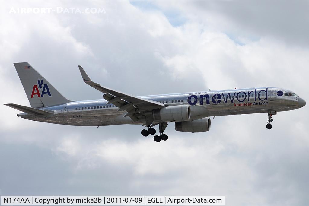 N174AA, 2002 Boeing 757-223 C/N 31308, Landing