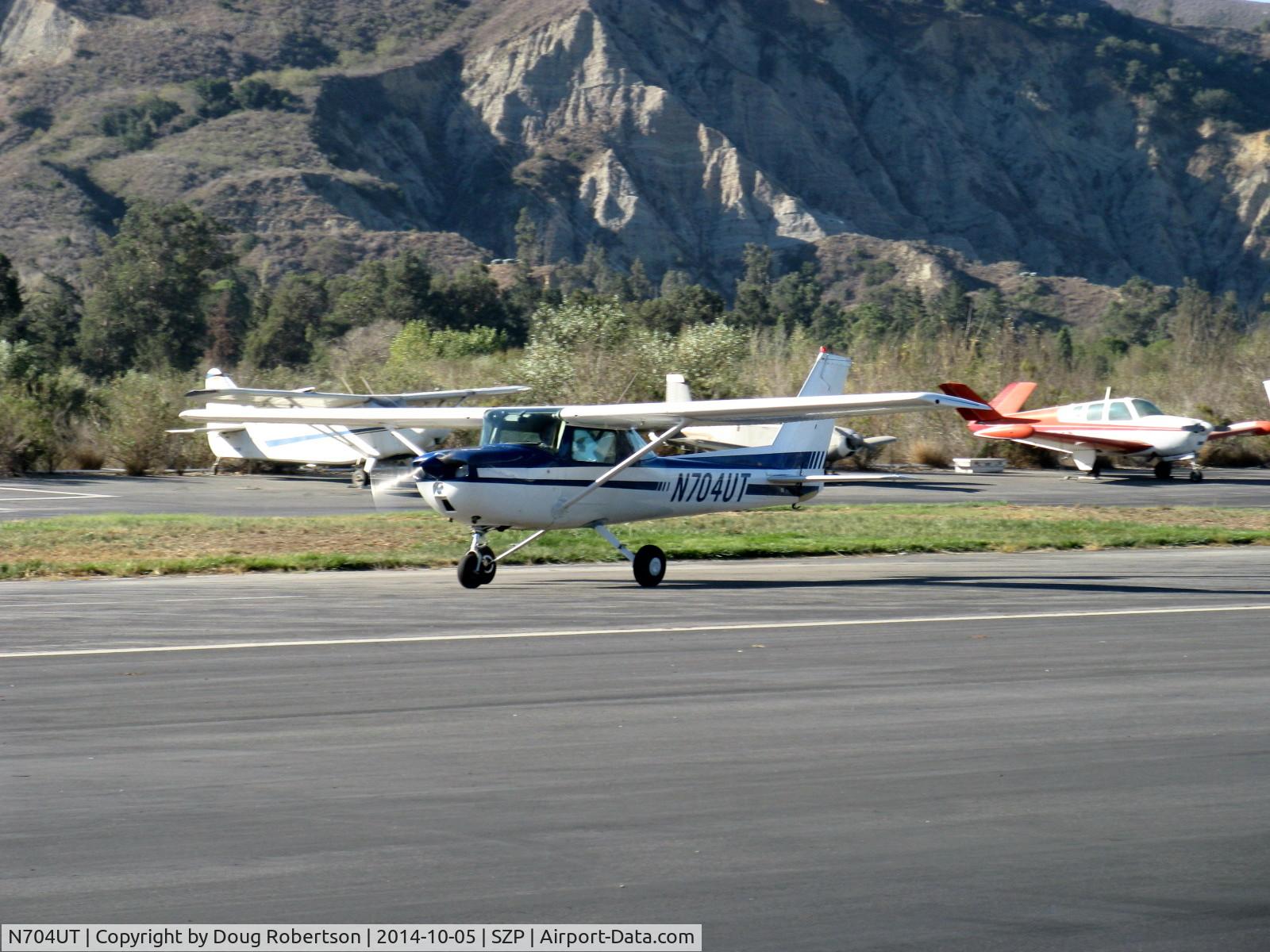 N704UT, 1976 Cessna 150M C/N 15078891, 1976 Cessna 150M, Continental 0-200 100Hp, landing roll Rwy 04
