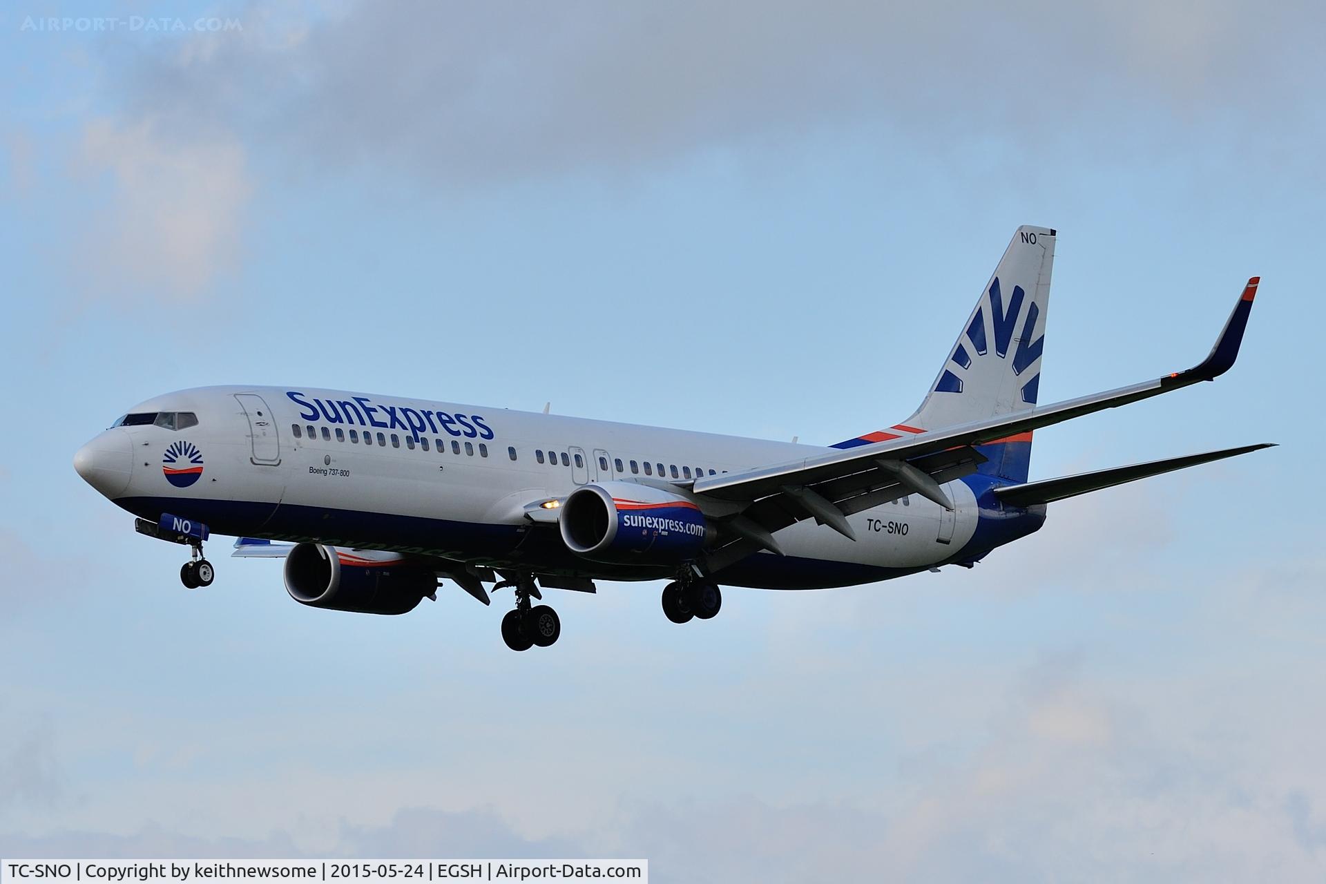TC-SNO, 2010 Boeing 737-8HC C/N 40776, Landing onto runway 27.