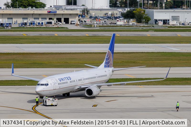 N37434, 2009 Boeing 737-924/ER C/N 33528, Ft. Lauderdale