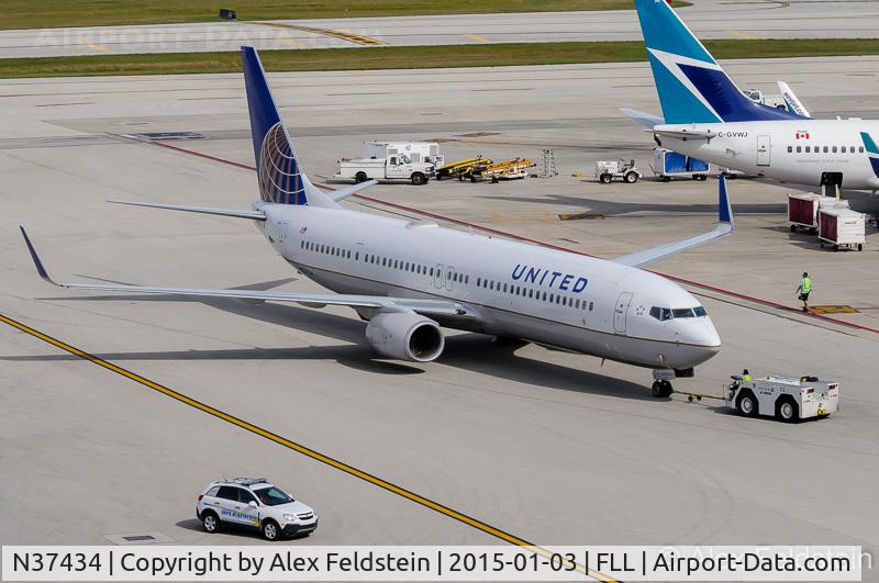 N37434, 2009 Boeing 737-924/ER C/N 33528, Ft. Lauderdale
