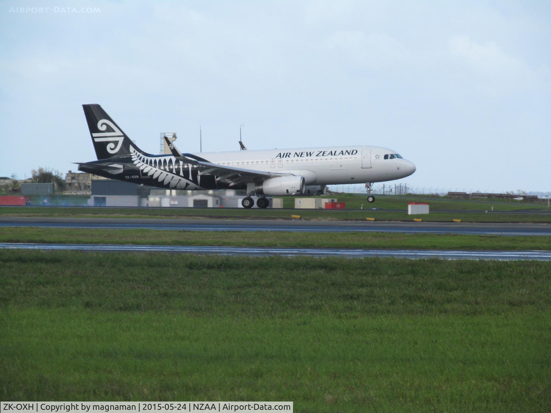 ZK-OXH, 2015 Airbus A320-232 C/N 6471, Touch down at AKL