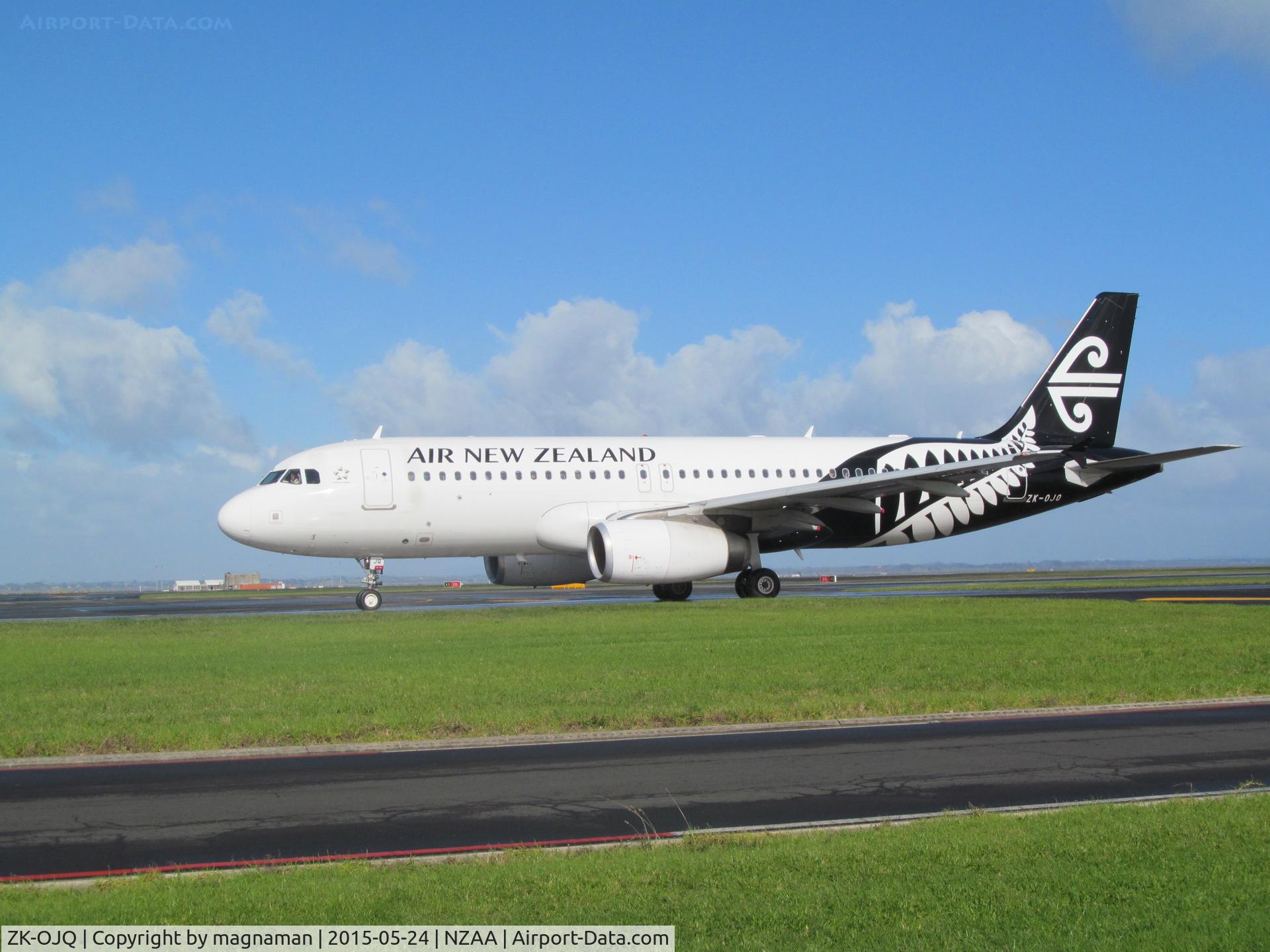 ZK-OJQ, 2011 Airbus A320-232 C/N 4584, taxying past for departure in between squalls