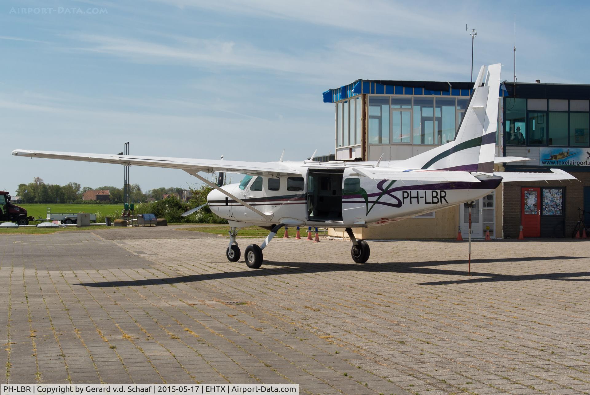 PH-LBR, 1986 Cessna 208 Caravan 1 C/N 20800101, Texel, 17-5-2015