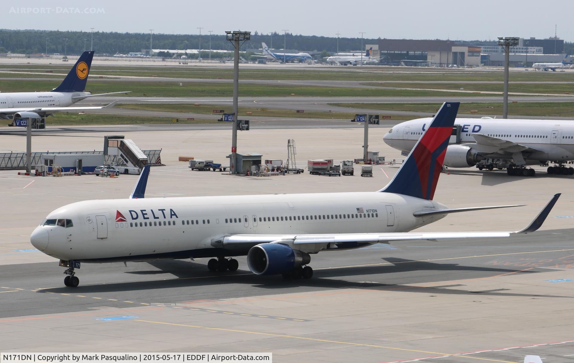N171DN, 1990 Boeing 767-332 C/N 24759, Boeing 767-300