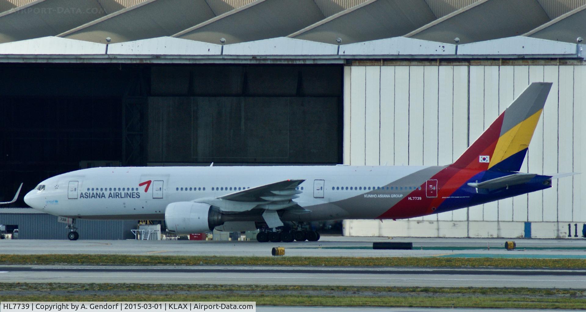 HL7739, Boeing 777-28E/ER C/N 29175, Asiana Airlines, is here taxiing at Los Angeles Int'l(KLAX)