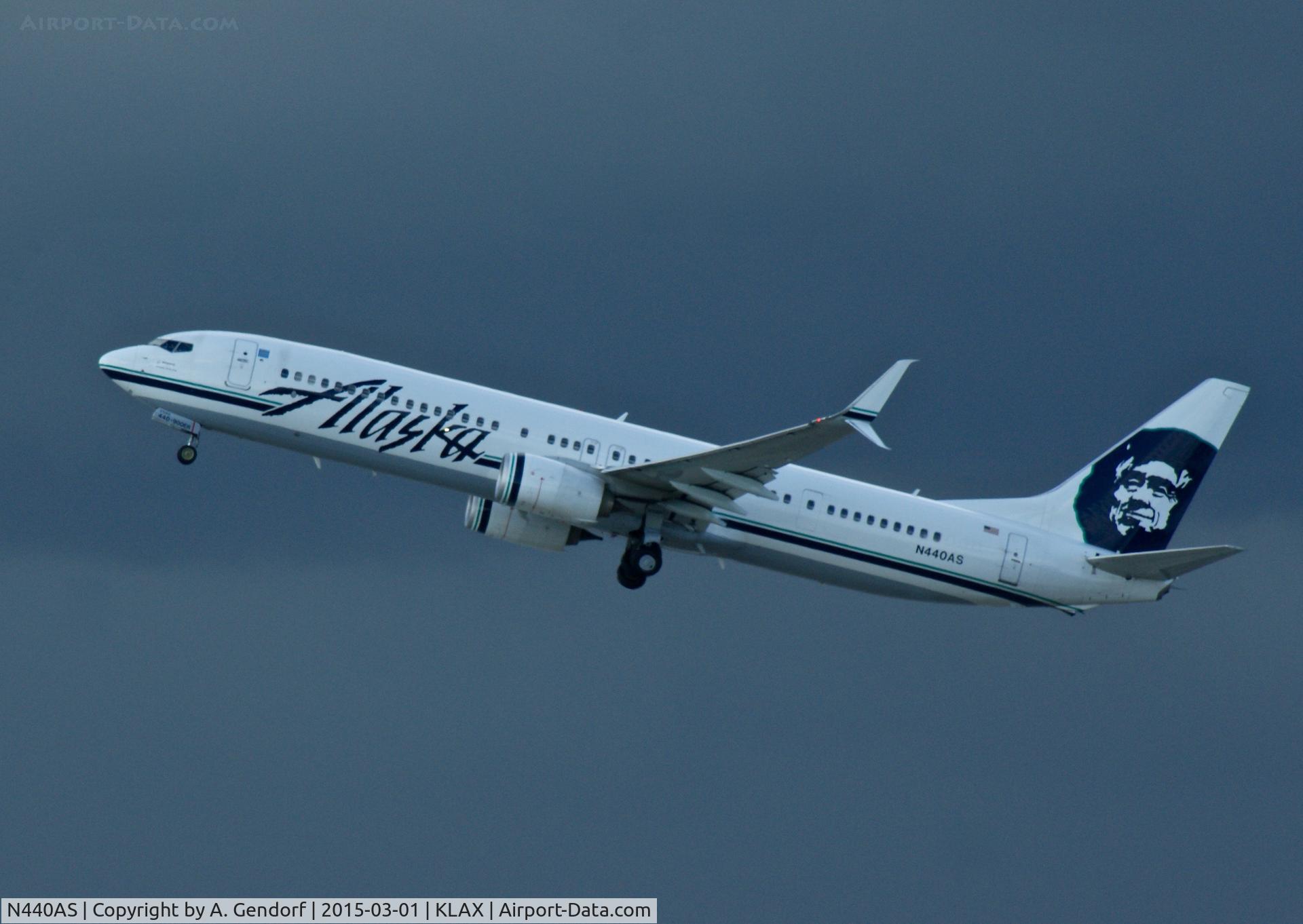 N440AS, 2013 Boeing 737-990/ER C/N 41705, Alaska Airlines, is here powerful departing at Los Angeles Int'l(KLAX)