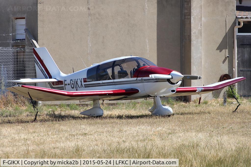 F-GIKX, Robin DR-400-180 Regent C/N 1952, Parked