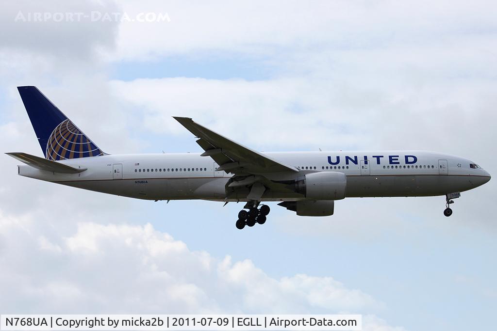 N768UA, 1995 Boeing 777-222 C/N 26919, Landing