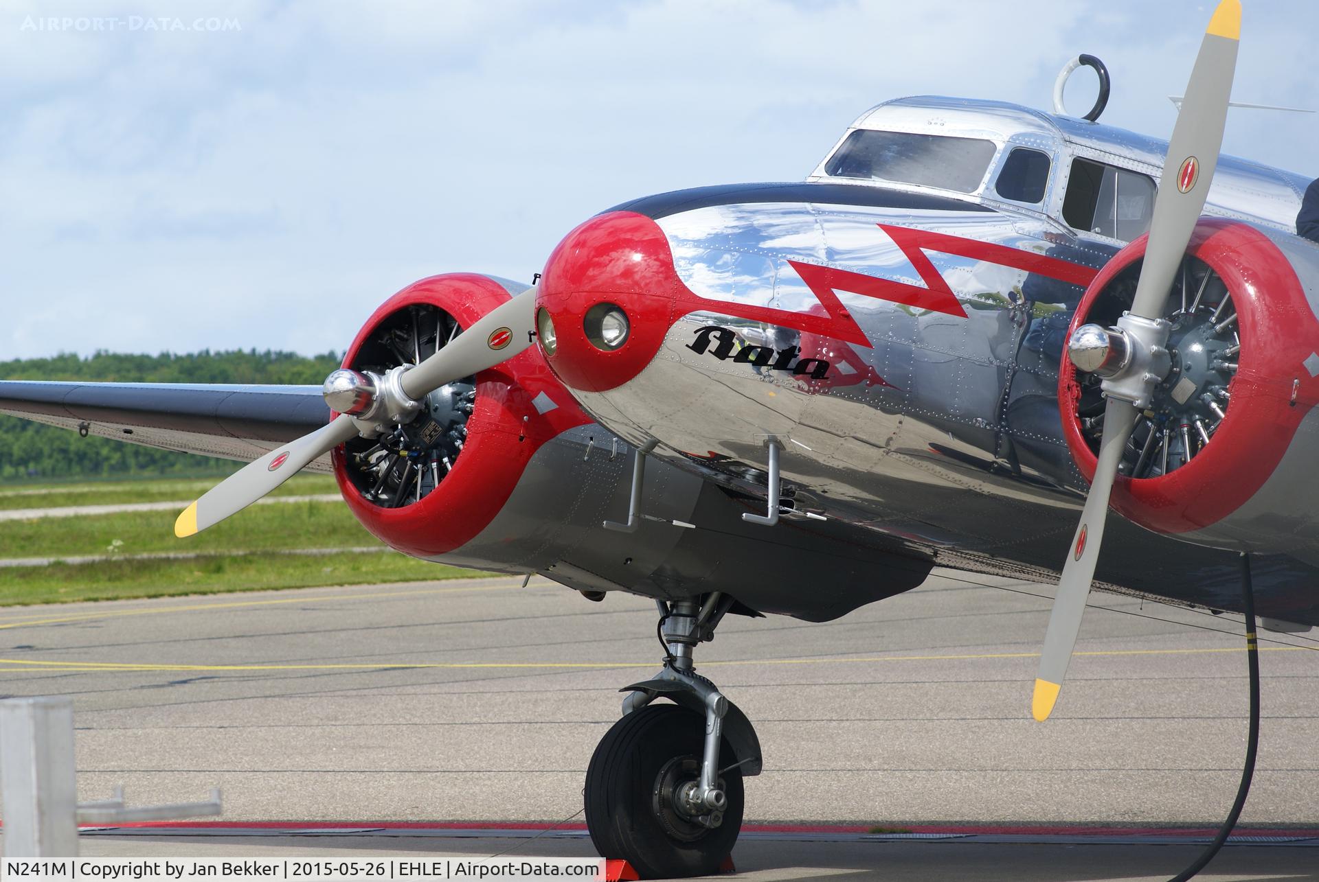 N241M, 1937 Lockheed Electra 10-A C/N 1091, Refilling at Lelystad Airport