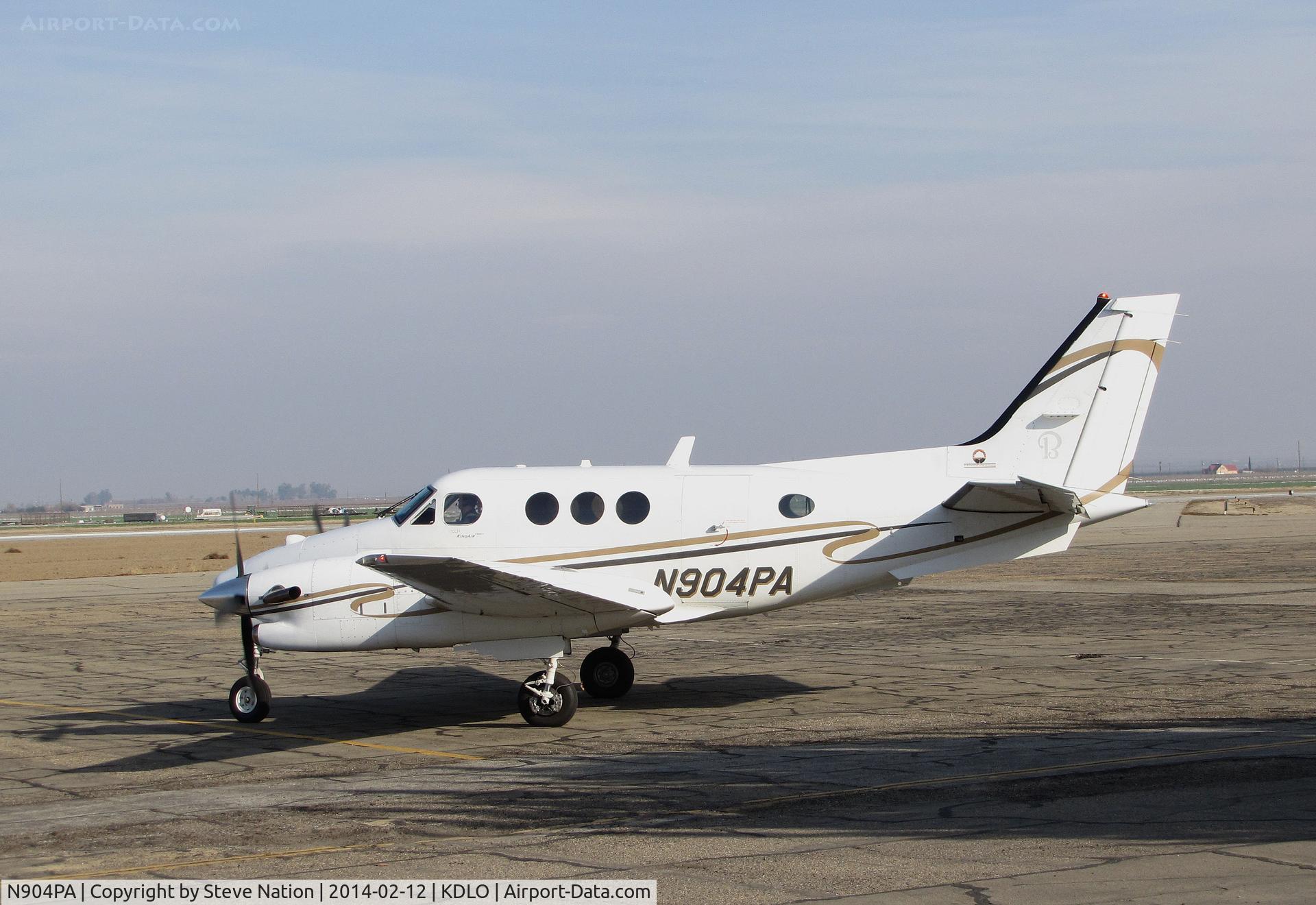 N904PA, Raytheon C90GT King Air C/N LJ-1792, Paramount Citrus LLC Raytheon C90GT King Air in for very quick stop @ Delano Municipal Airport, CA