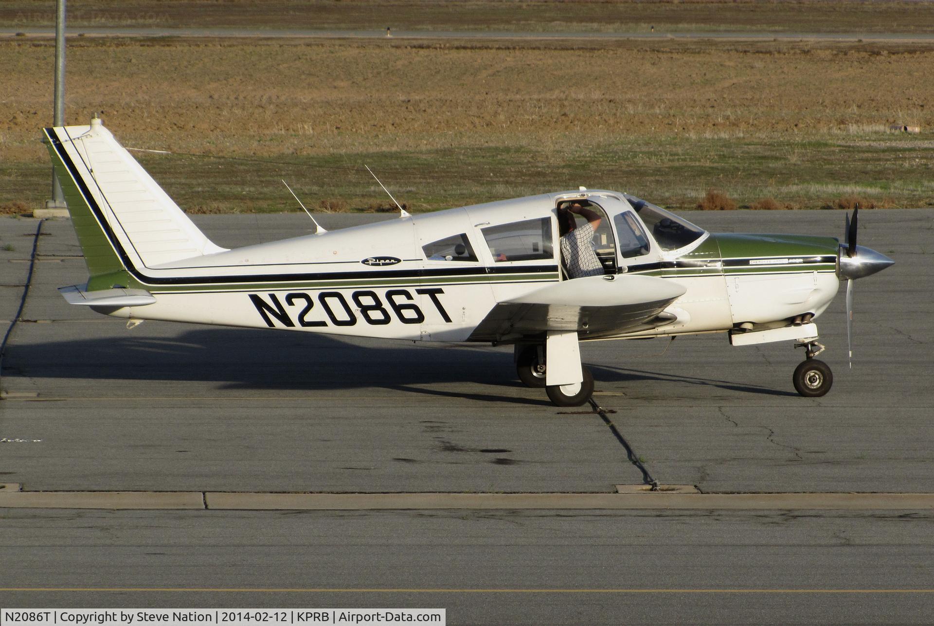 N2086T, 1970 Piper PA-28R-200 C/N 28R-7135030, ESM LLC (Reno, NV) Piper PA-28R-200 dropping off passenger @ @ Paso Robles Municipal Airport, CA after visiting 2014 International Ag Expo a few hours earlier!