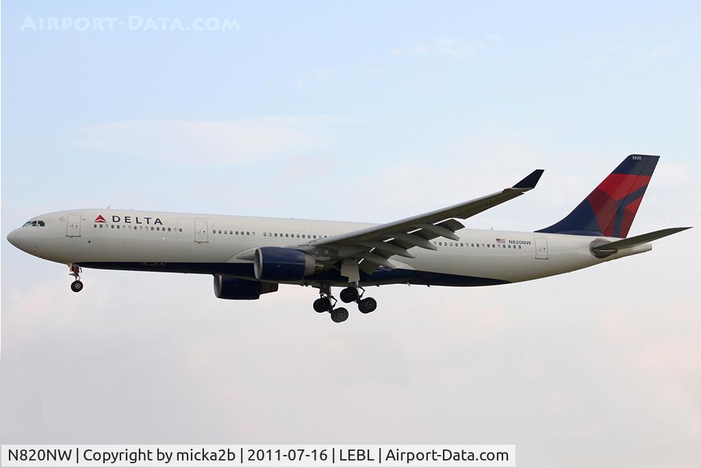 N820NW, 2007 Airbus A330-323 C/N 0859, Landing