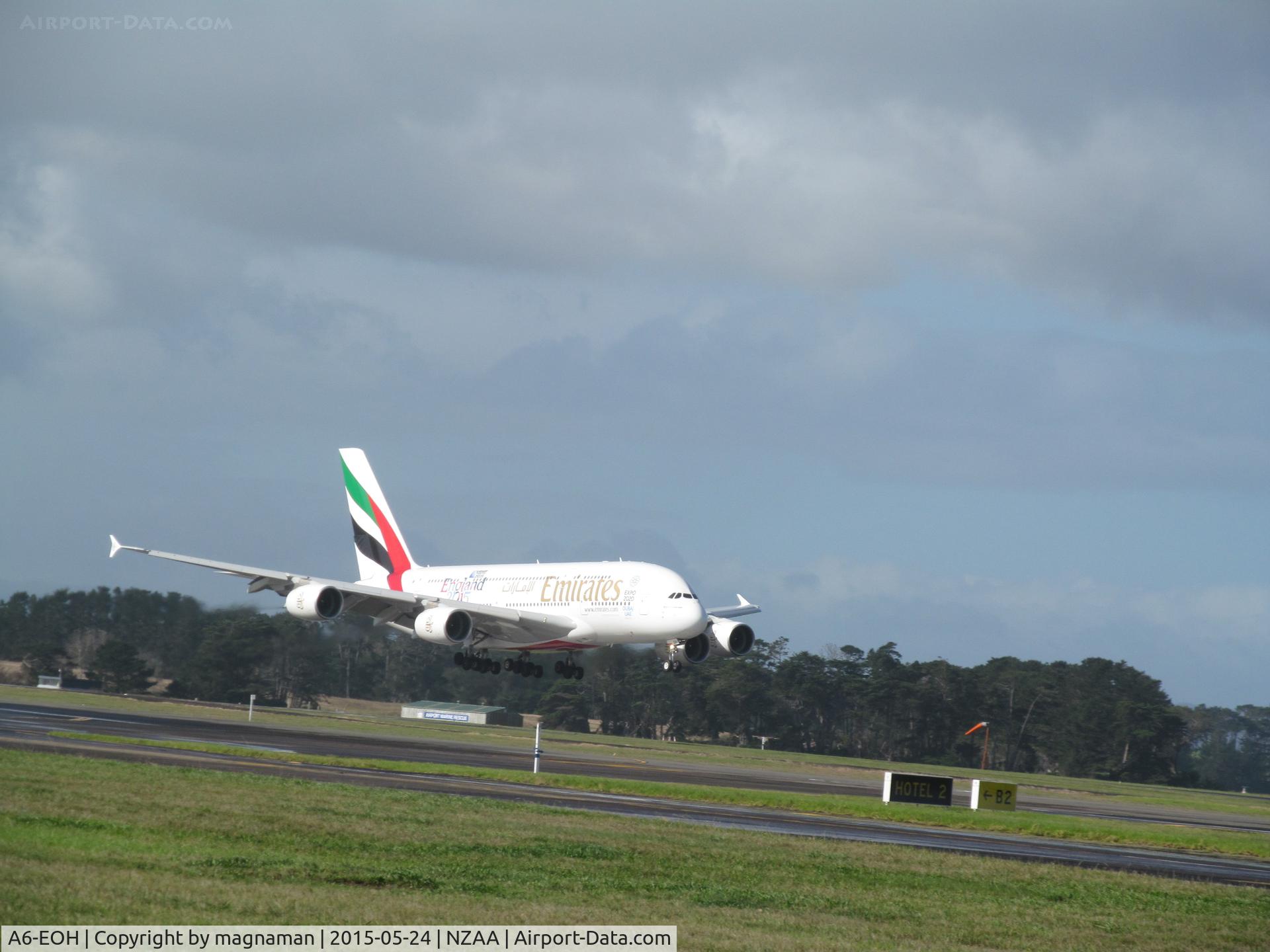 A6-EOH, 2014 Airbus A380-861 C/N 174, over threshold at AKL