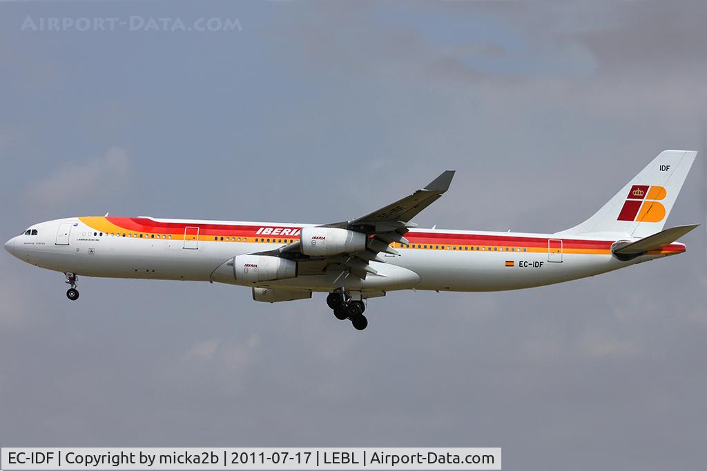 EC-IDF, 2002 Airbus A340-313X C/N 474, Landing. Scrapped in July 2019.