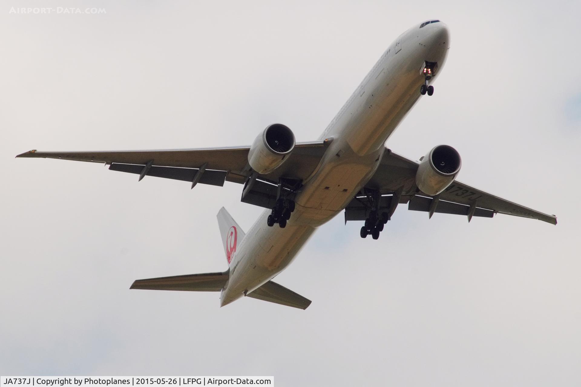 JA737J, 2007 Boeing 777-346/ER C/N 36126, Approach