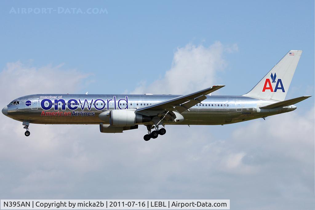 N395AN, 1998 Boeing 767-323 C/N 29432, Landing