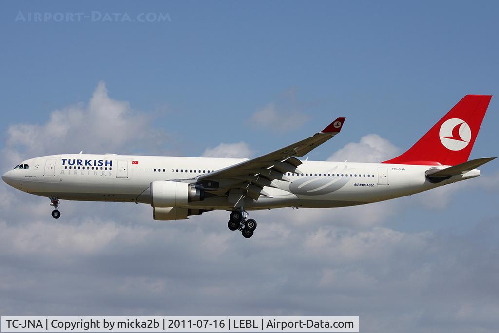 TC-JNA, 2005 Airbus A330-203 C/N 697, Landing