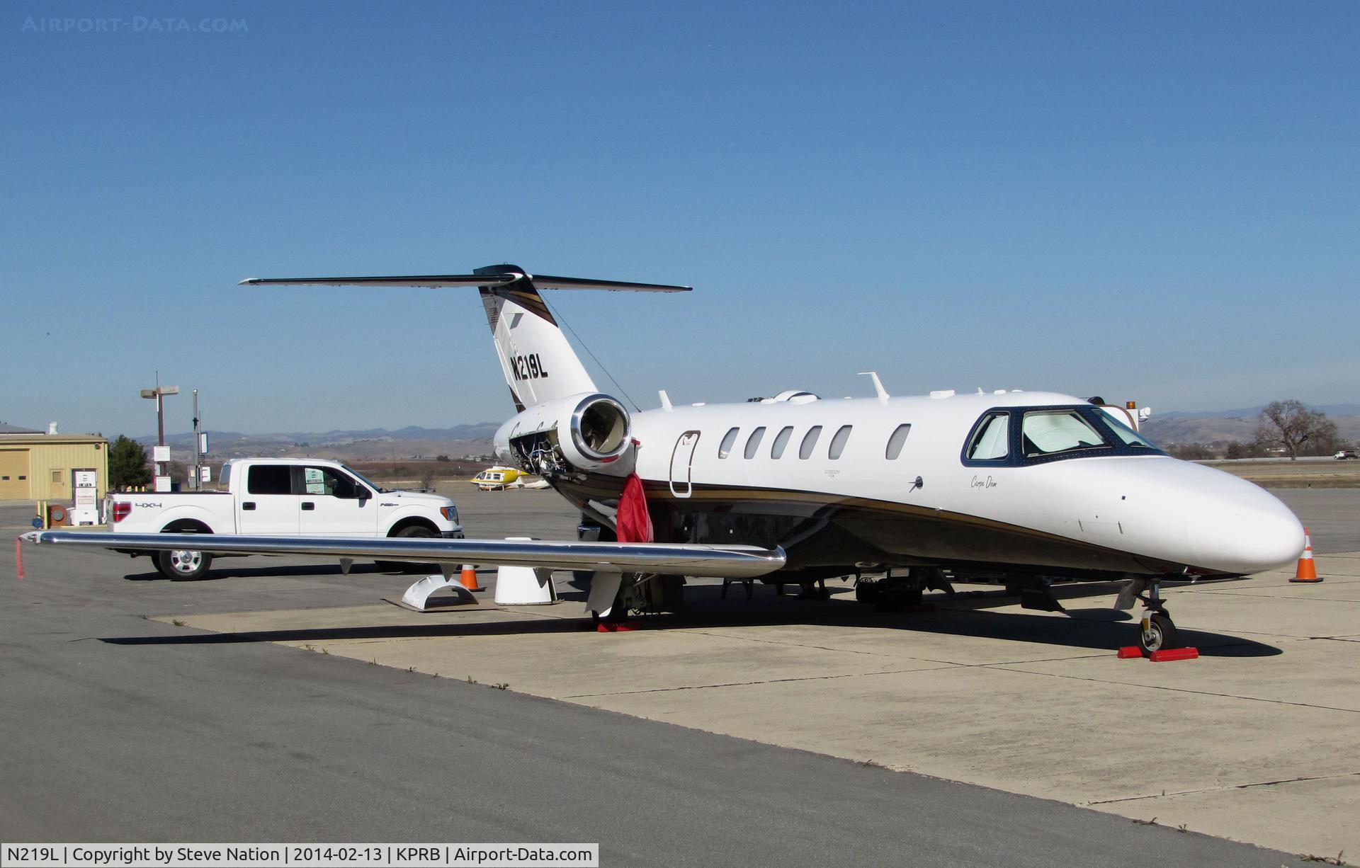 N219L, 2011 Cessna 525C CitationJet CJ4 C/N 525C-0023, Estrella Aviation LLC (Phoenix, AZ) Cesnna 525C having mechanics check out starboard engine @ Paso Robles Municipal Airport, C