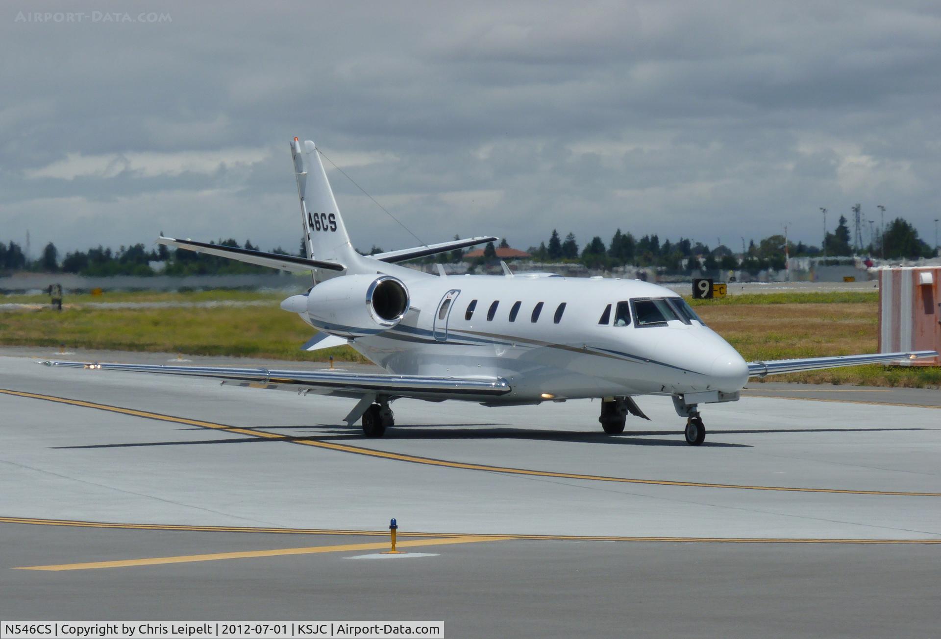 N546CS, Cessna 560XL C/N 560-5524, A Cessna Citation 560XL taxing out for departure on 30L at San Jose International Airport, CA.