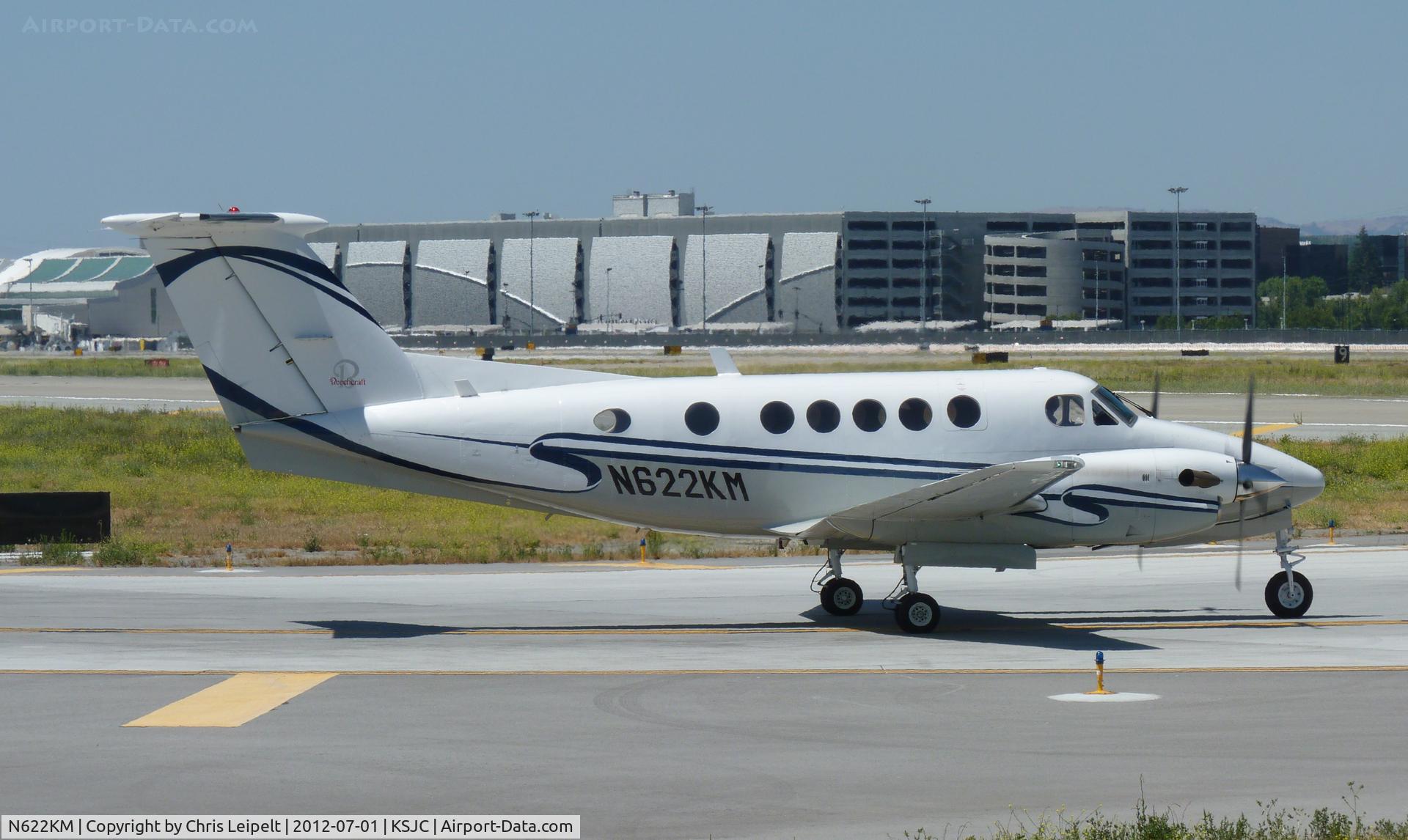 N622KM, 1981 Beech Super King Air 200 C/N BB-491, A local 1981 Beech King Air B200 (Dreamline Aviation, CA) getting ready to depart runway 30L at San Jose International Airport, CA.