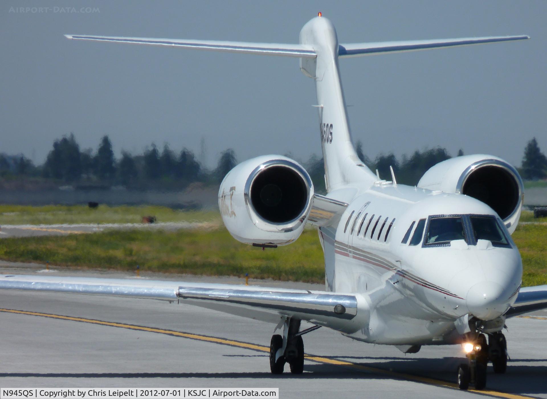 N945QS, 1997 Cessna 750 Citation X Citation X C/N 750-0029, A 1997 Cessna Citation X (NetJets Aviation) taxing out of the Atlantic FBO getting ready to depart San Jose International Airport, CA.