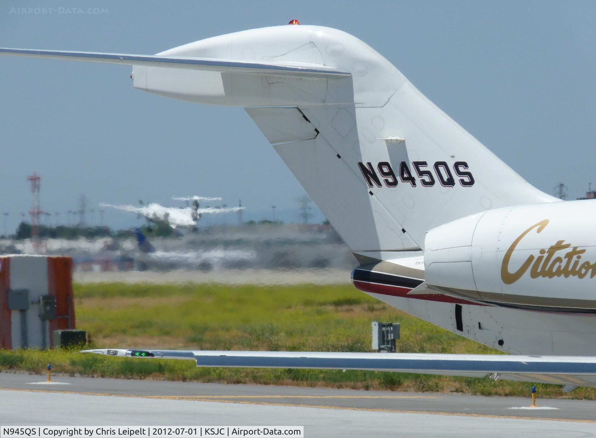 N945QS, 1997 Cessna 750 Citation X Citation X C/N 750-0029, A 1997 Cessna Citation X (NetJets Aviation) taxing out of the Atlantic FBO getting ready to depart while a Horzion/Alaska Dash-8 lands at San Jose International Airport, CA.